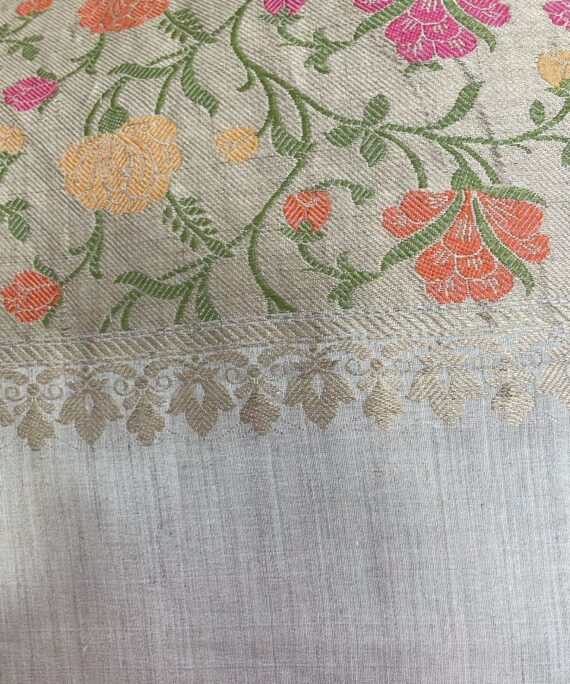 Munga Silk with rose zari in floral print with floral pattern